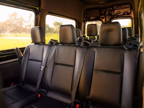 Used 2019 Mercedes-Benz Sprinter 2500 image 6