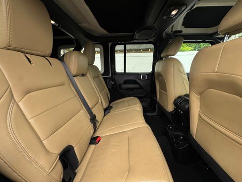 Used 2018 Jeep Wrangler Unlimited Sahara AWD/4WD image 35