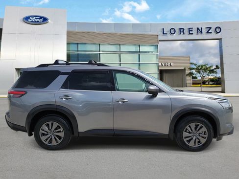 Used 2022 Nissan Pathfinder SV FWD image 4