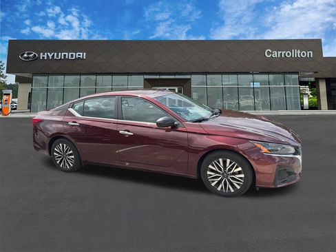 Used 2025 Nissan Altima 2.5 SV FWD image 4