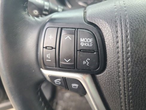 Used 2016 Toyota Highlander Limited image 21