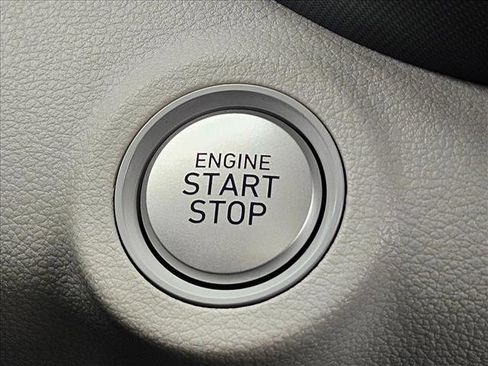 Used 2021 Hyundai Venue FWD image 12