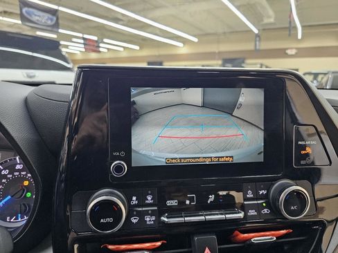 Used 2023 Toyota Highlander LE image 32