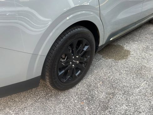 Used 2023 Kia Carnival SX image 42