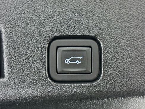 Used 2024 Chevrolet Traverse LT image 32