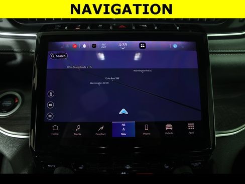 Used 2023 Jeep Grand Cherokee Limited w/ Black Appearance Package image 11