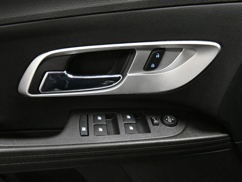 Used 2017 Chevrolet Equinox LT w/ Convenience Package image 11