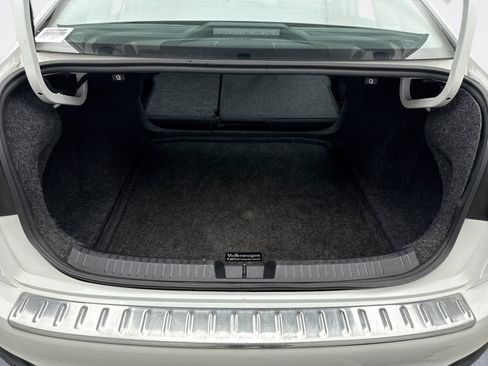 Used 2023 Volkswagen Jetta SE w/ Panoramic Sunroof Package FWD image 21