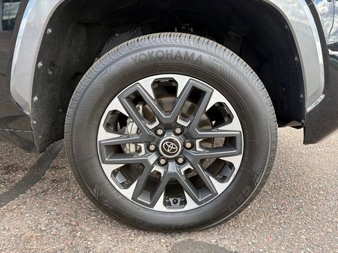 Used 2023 Toyota Tundra Limited AWD/4WD image 10