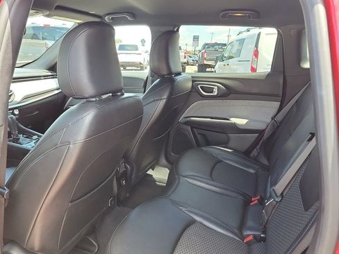 Used 2024 Jeep Compass Latitude AWD/4WD image 9
