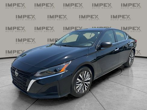 Used 2024 Nissan Altima 2.5 SV FWD image 1