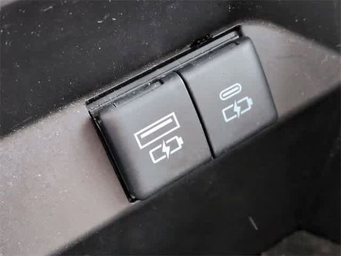 Used 2023 Toyota Camry SE image 30