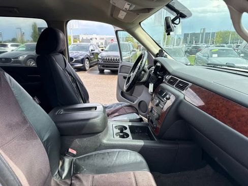 Used 2010 Chevrolet Avalanche LT AWD/4WD image 10