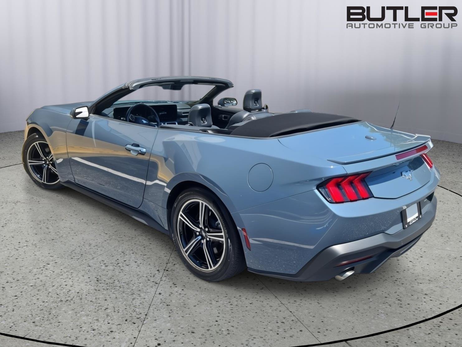Used 2025 Ford Mustang Premium RWD image 8