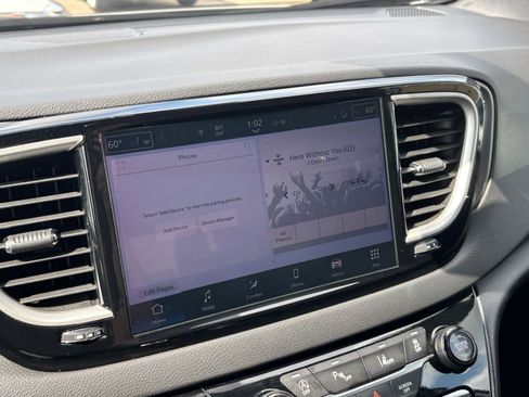 Used 2025 Chrysler Pacifica Select image 20