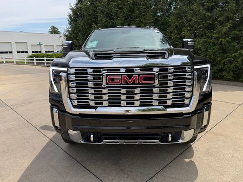 Used 2025 GMC Sierra 3500 Denali w/ Denali Reserve Package AWD/4WD image 3