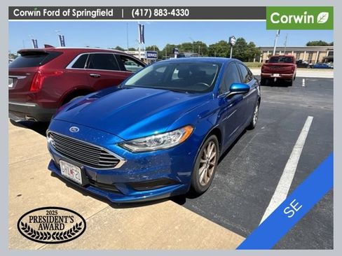 Used 2017 Ford Fusion SE w/ Fusion SE Technology Package FWD image 1