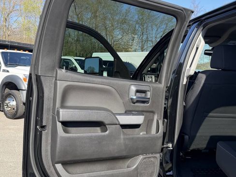 Used 2019 Chevrolet Silverado 2500 LT w/ Midnight Edition image 27