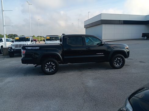 Used 2021 Toyota Tacoma TRD Off-Road w/ TRD Premium Off Road Package AWD/4WD image 7