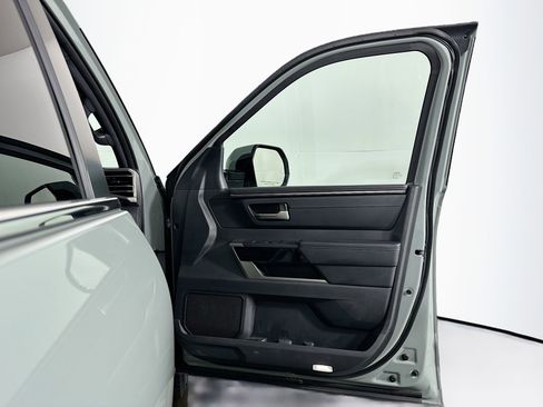 Used 2025 Toyota Tundra Limited image 31