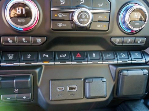 Used 2021 GMC Sierra 2500 AT4 w/ AT4 Premium Plus Package image 38