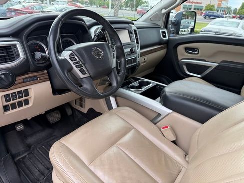 Used 2017 Nissan Titan SL w/ SL Towing Convenience Package AWD/4WD image 10