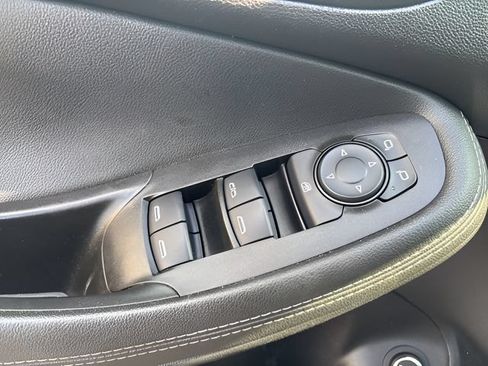 Used 2022 Buick Encore GX Essence w/ Advanced Technology Package AWD/4WD image 11