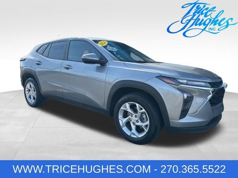 Used 2024 Chevrolet Trax LS w/ LS Convenience Package FWD image 1