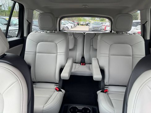 Used 2025 Lincoln Aviator AWD w/ Equipment Group 101A image 23