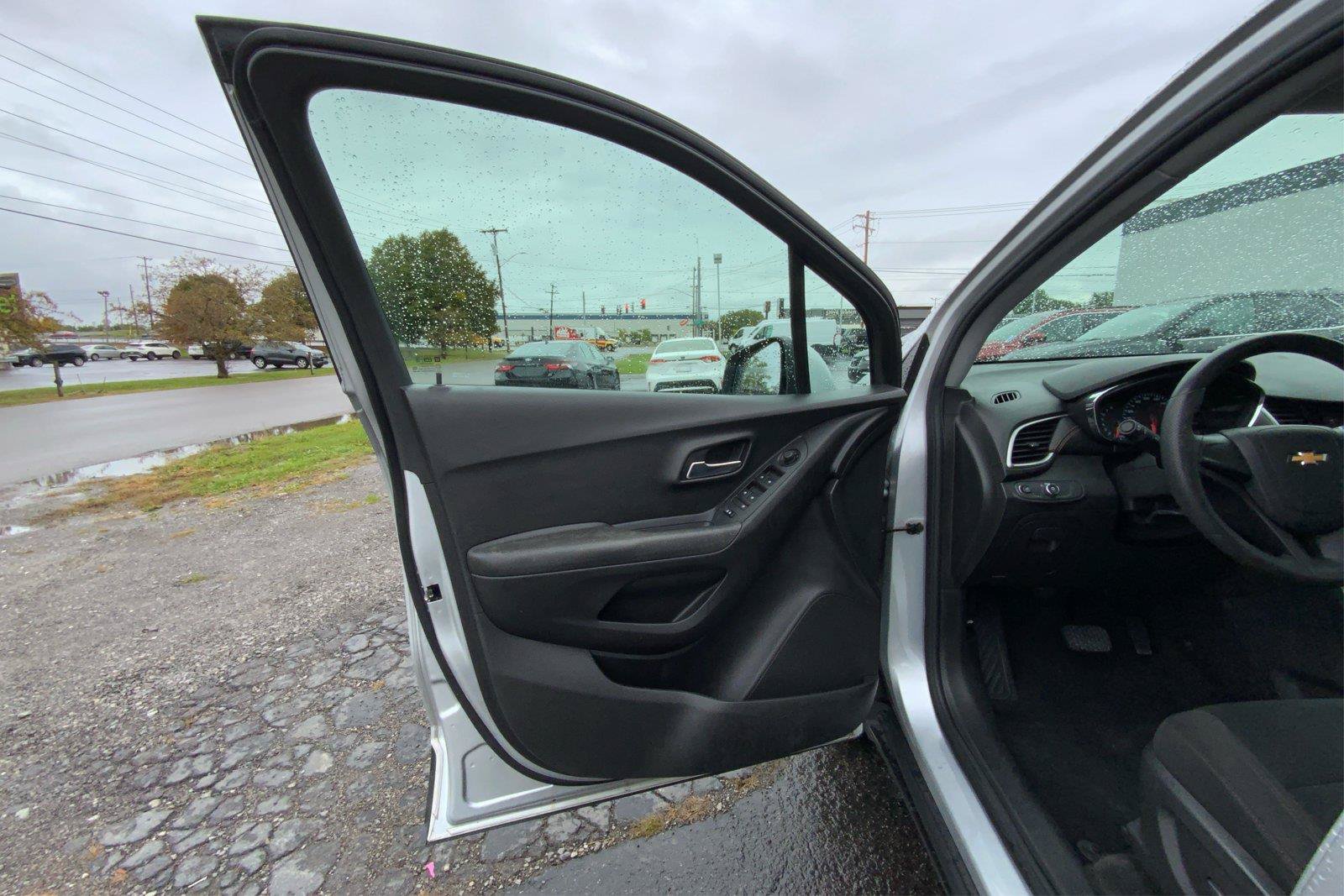Used 2018 Chevrolet Trax LS AWD/4WD image 20