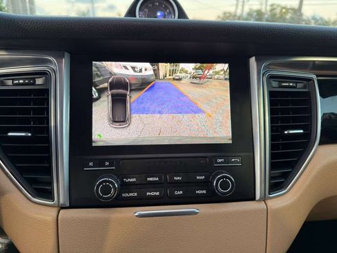 Used 2018 Porsche Macan image 18
