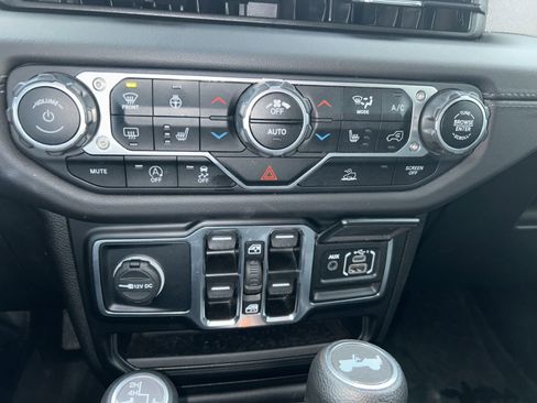 Used 2024 Jeep Wrangler Sahara image 22