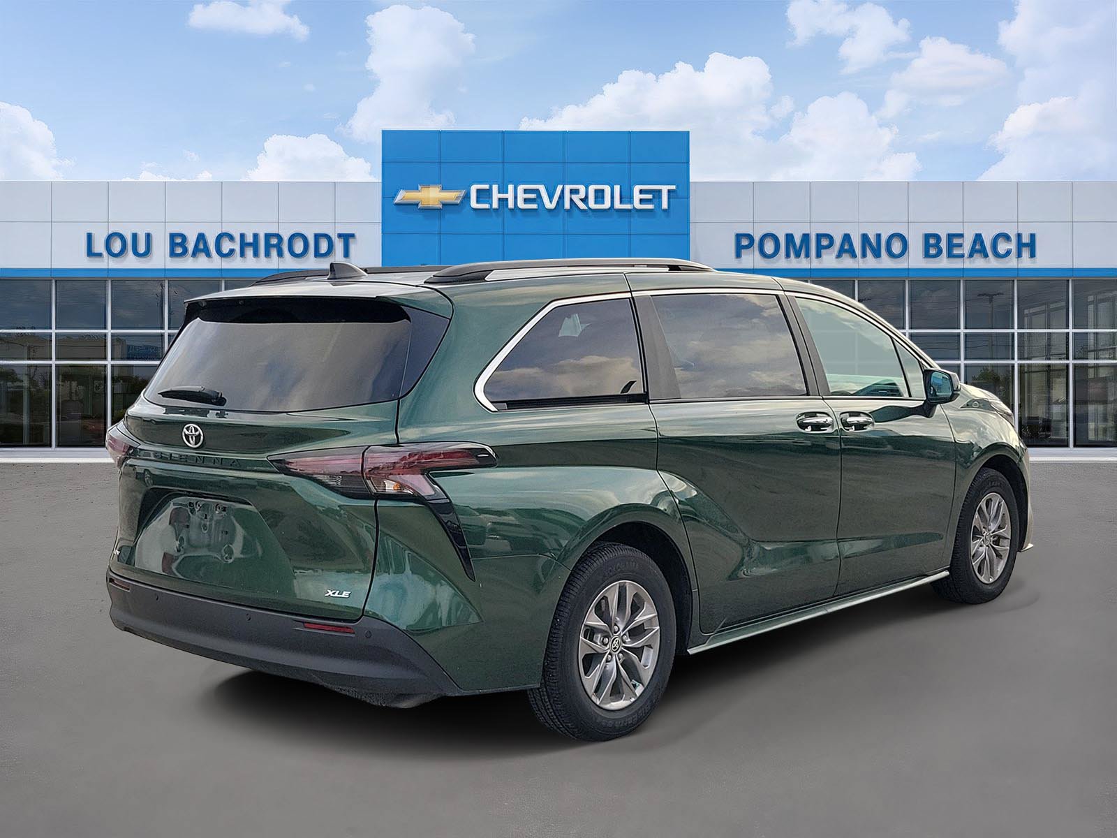 Used 2026 Toyota Sienna XLE FWD image 4