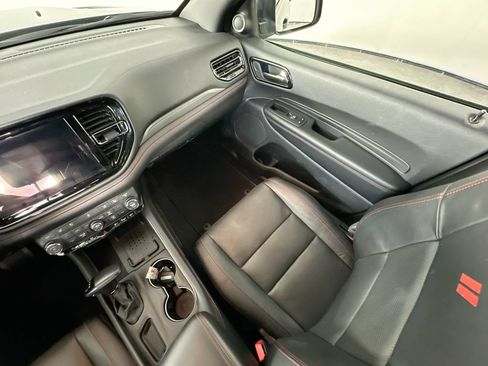 Used 2025 Dodge Durango GT AWD/4WD image 11