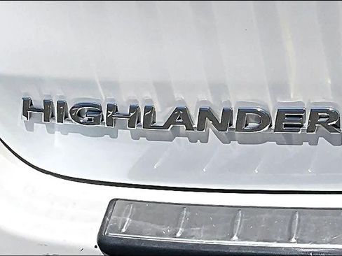 Used 2015 Toyota Highlander XLE AWD/4WD image 9