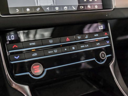 Used 2020 Jaguar XF Prestige RWD image 23