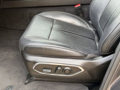 Used 2024 Jeep Wagoneer L Series II w/ Flexible Seating Group image 15