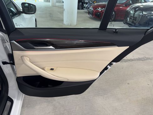 Used 2023 BMW 540i w/ Convenience Package RWD image 5