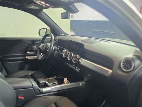 Used 2023 Mercedes-Benz GLB 250 4MATIC image 11
