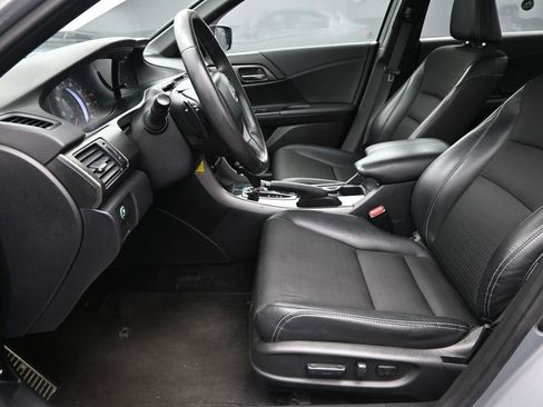 Used 2017 Honda Accord Sport image 13