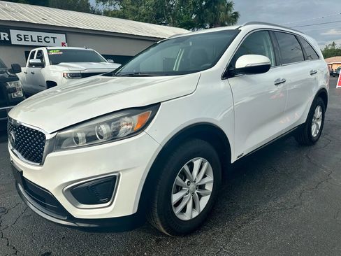 Used 2016 Kia Sorento LX image 2