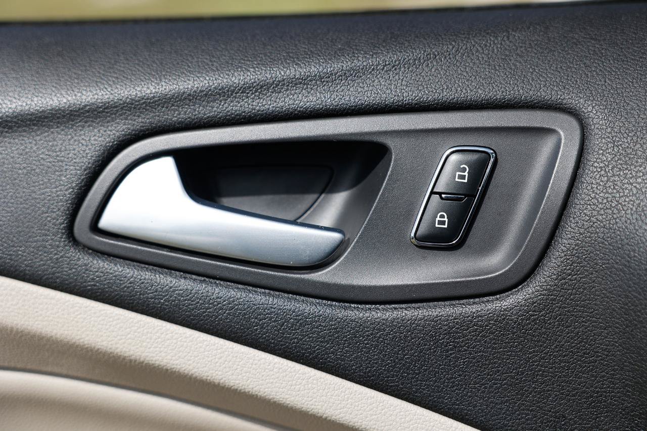 Used 2013 Ford Escape SE FWD image 40