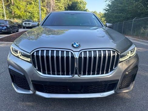 Used 2022 BMW 740i w/ M Sport Package RWD image 10