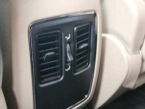 Used 2020 Jeep Grand Cherokee Laredo w/ 18" Wheel & 8.4" Radio Group image 12