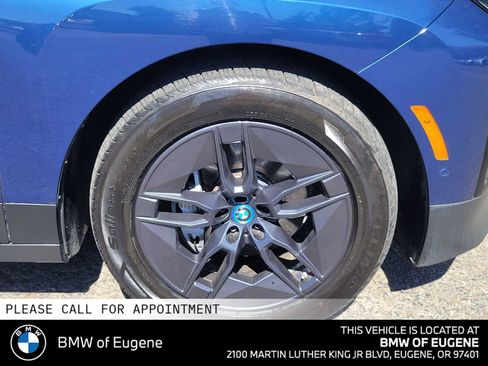 Used 2023 BMW iX xDrive50 w/ Premium Package AWD/4WD image 9
