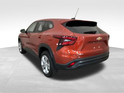 Used 2024 Chevrolet Trax LS w/ Driver Confidence Package FWD image 3