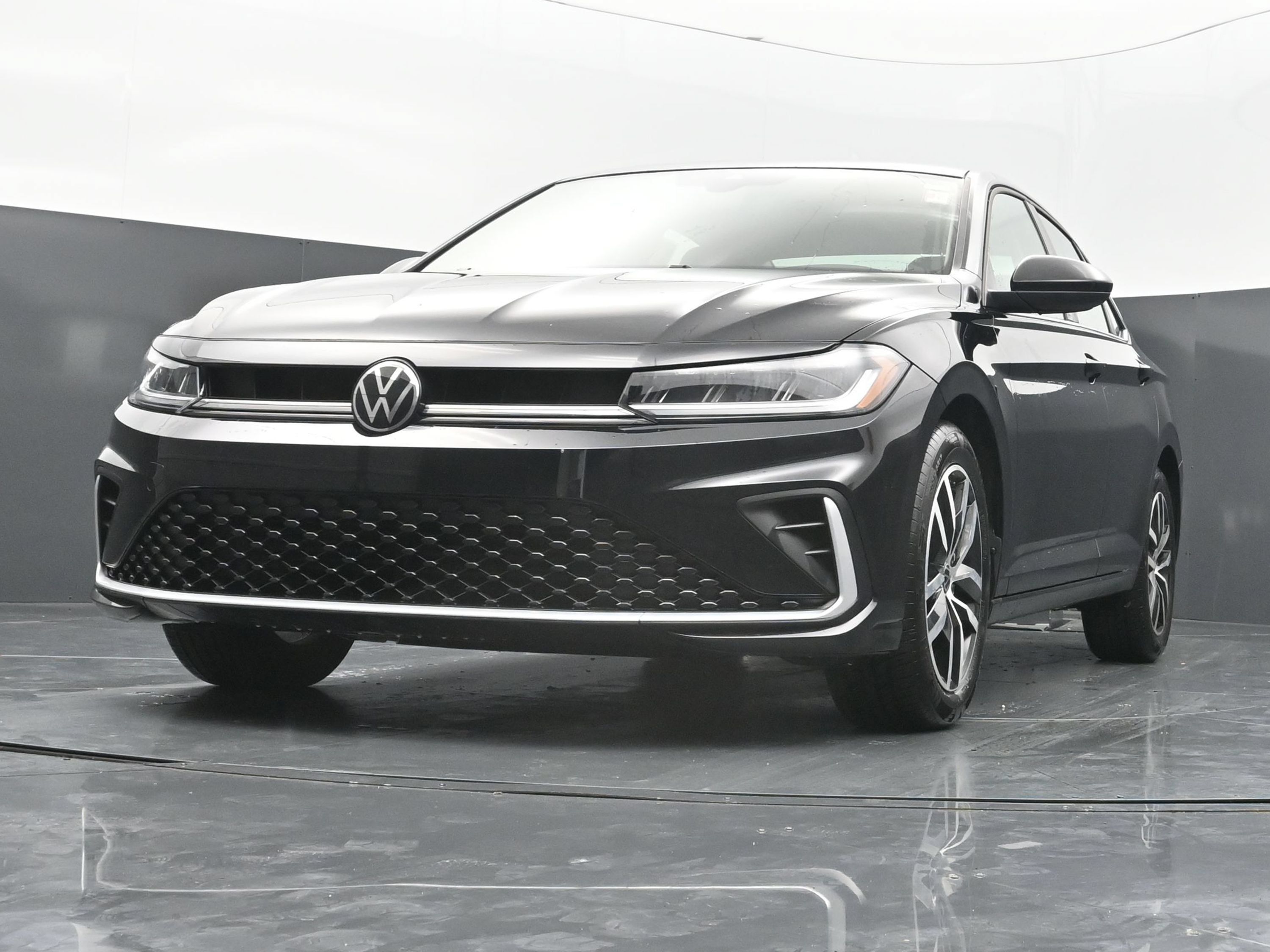 Used 2026 Volkswagen Jetta SE FWD image 34
