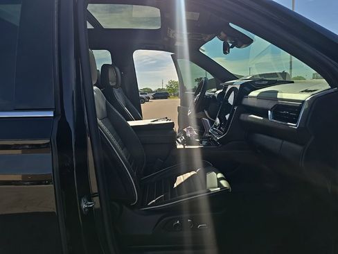 Used 2025 GMC Yukon XL Denali Ultimate AWD/4WD image 24