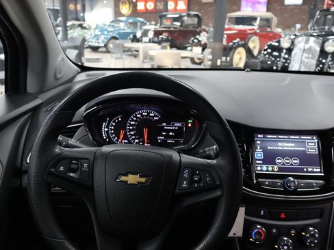 Used 2018 Chevrolet Trax LT AWD/4WD image 12