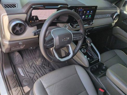 Used 2025 Chevrolet Colorado ZR2 w/ Technology Package AWD/4WD image 13
